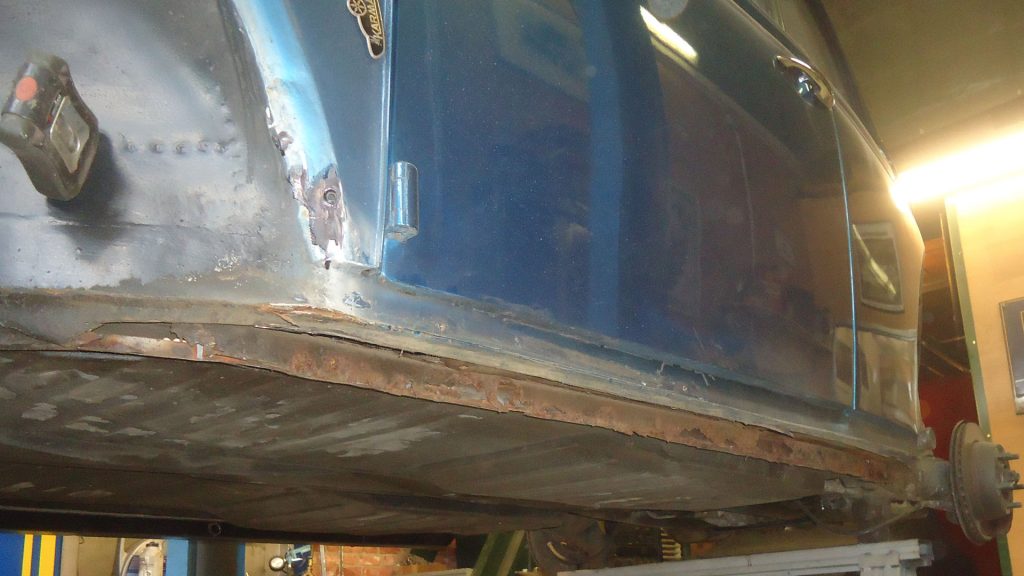 Reparatur Heizung beim Käfer Cabrio: durchgerosteter Schweller